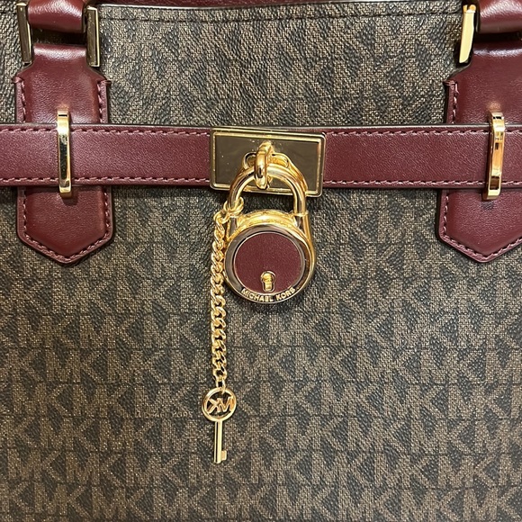Michael KORS Purse - Picture 16 of 17